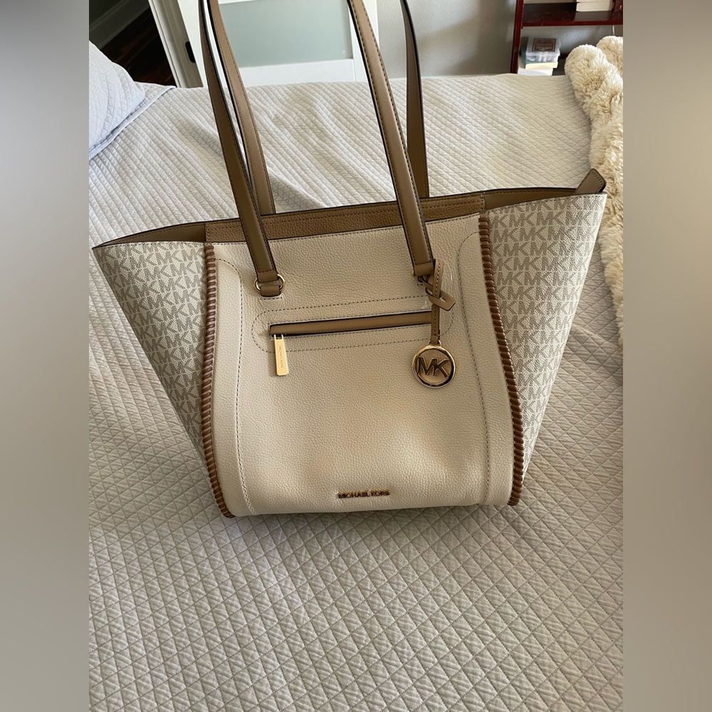Large Micheal Kors Front Zip Tote Bag